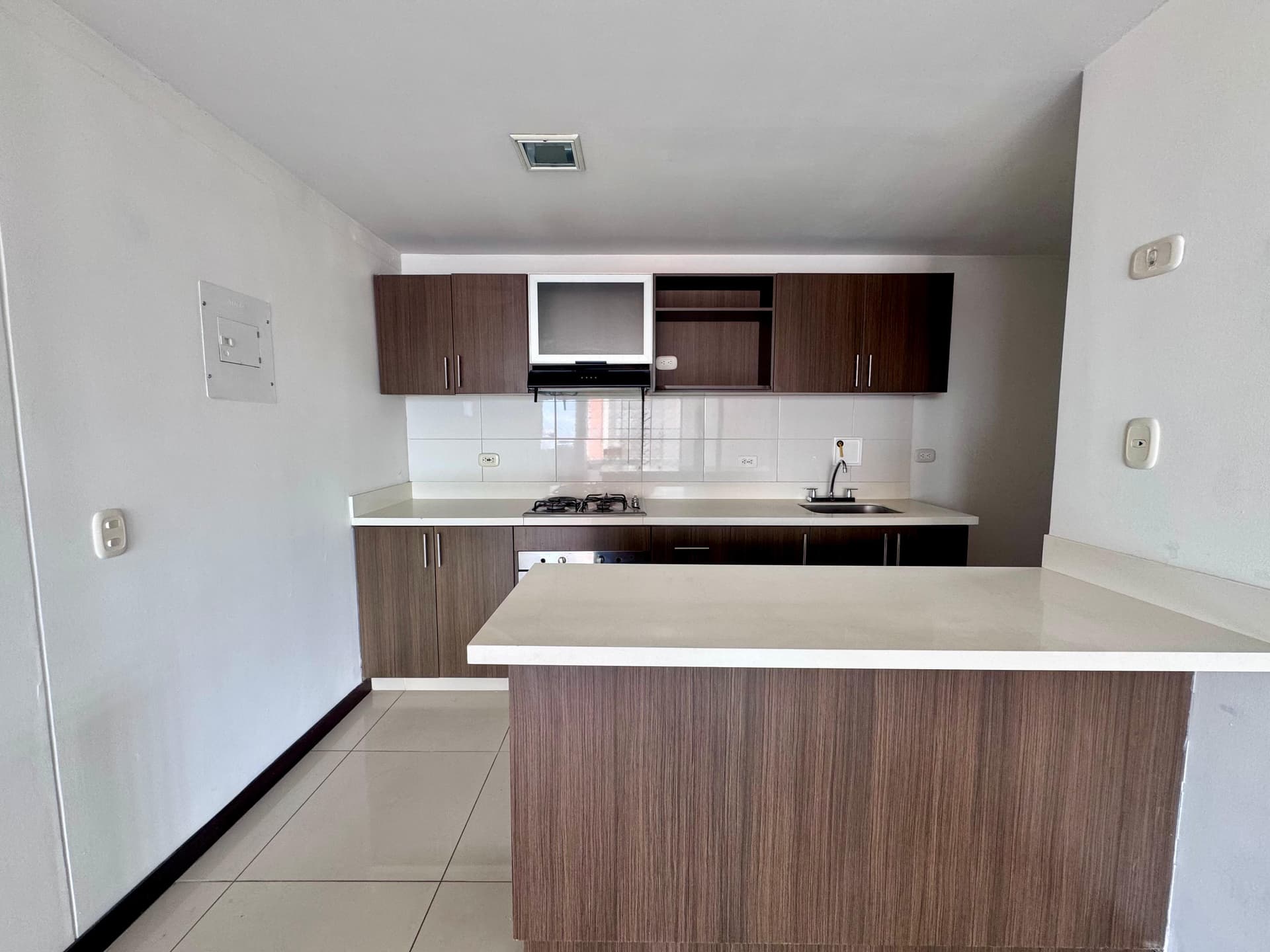 Apartamento en arriendo en Loma San José Sabaneta — foto 1 de 19