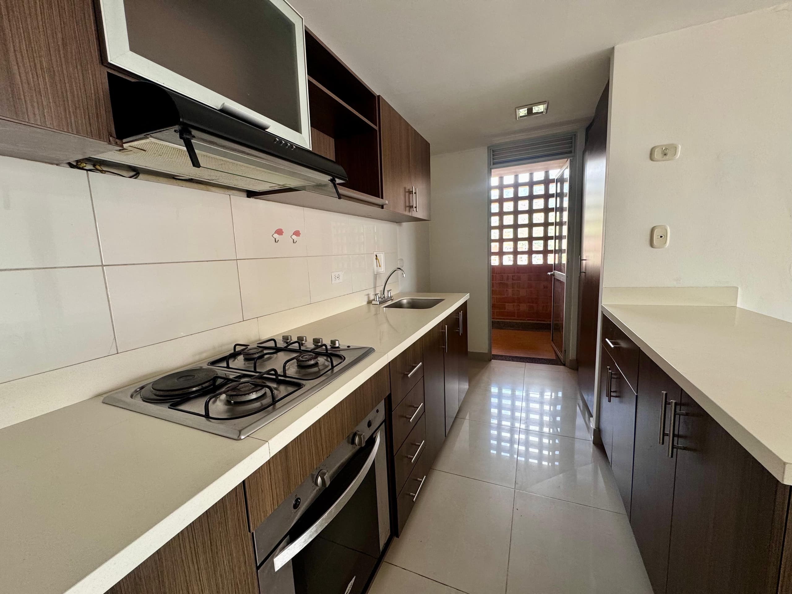 Apartamento en arriendo en Loma San José Sabaneta — foto 3 de 19