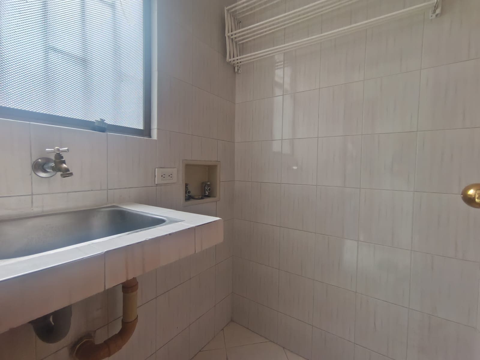 Apartaestudio en arriendo en Conquistadores, Laureles, Medellín — foto 5 de 14