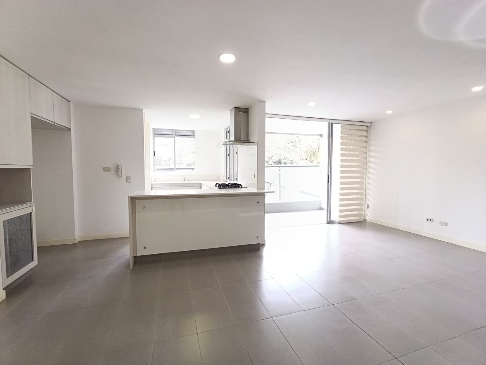 Apartamento en arriendo en Castropol, El Poblado, Medellín — foto 1 de 15