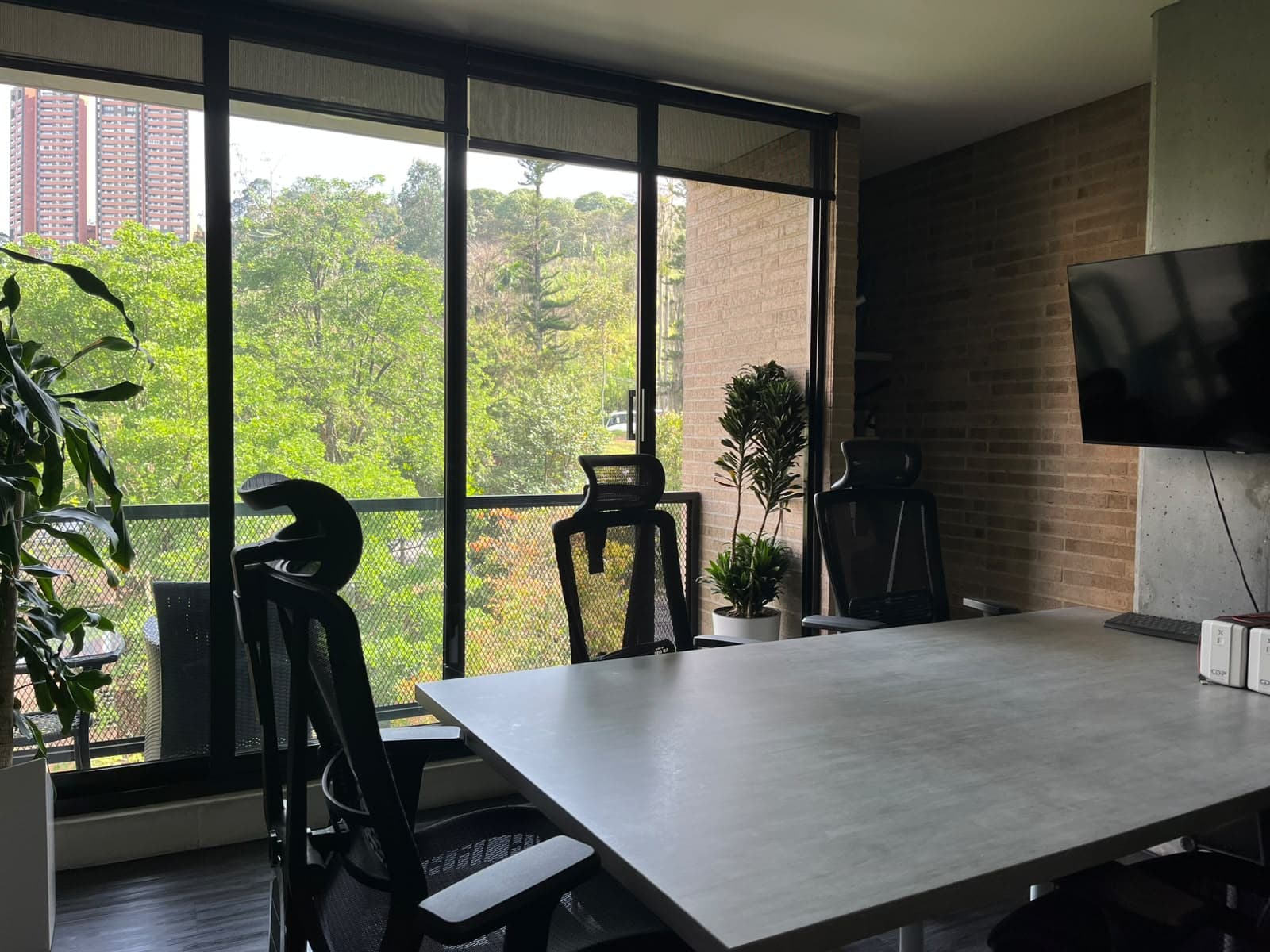 Oficina en arriendo en Lalinde, El Poblado, Medellín — foto 3 de 10