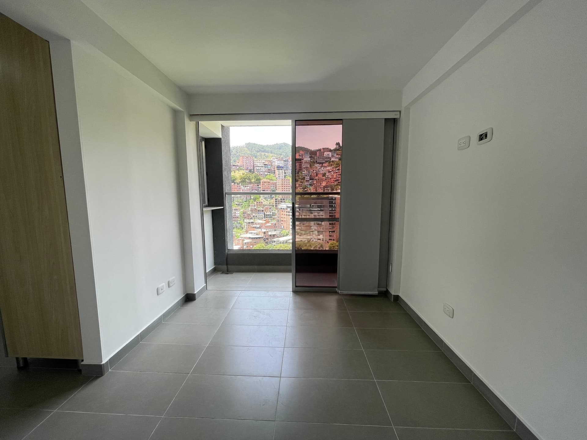 Apartamento en arriendo en La Loma de los Bernal, Belen, Medellín — foto 1 de 17