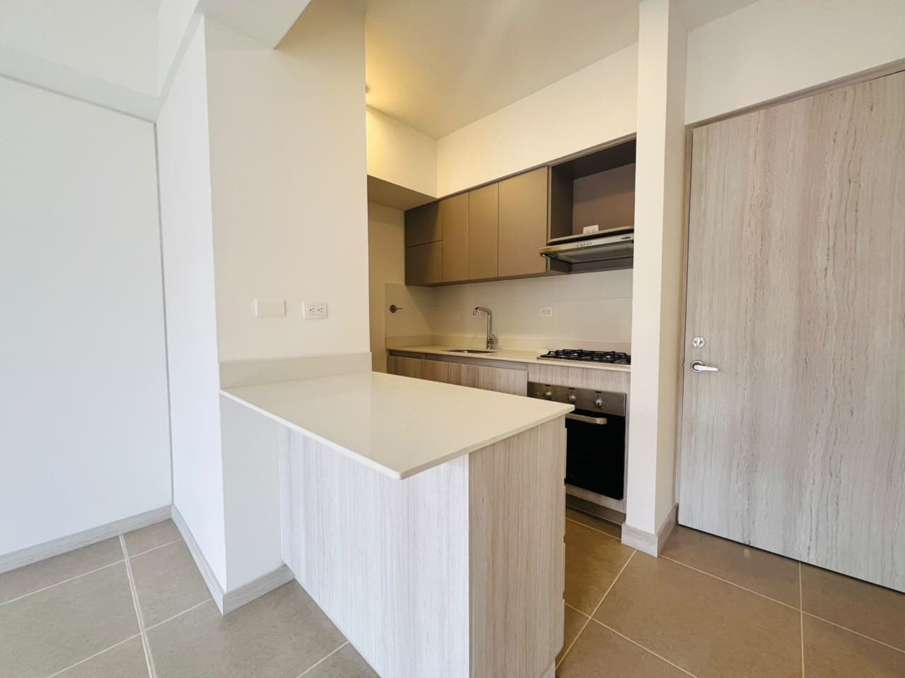 Apartamento en arriendo en Ciudad del Rio, El Poblado, Medellín — foto 1 de 16