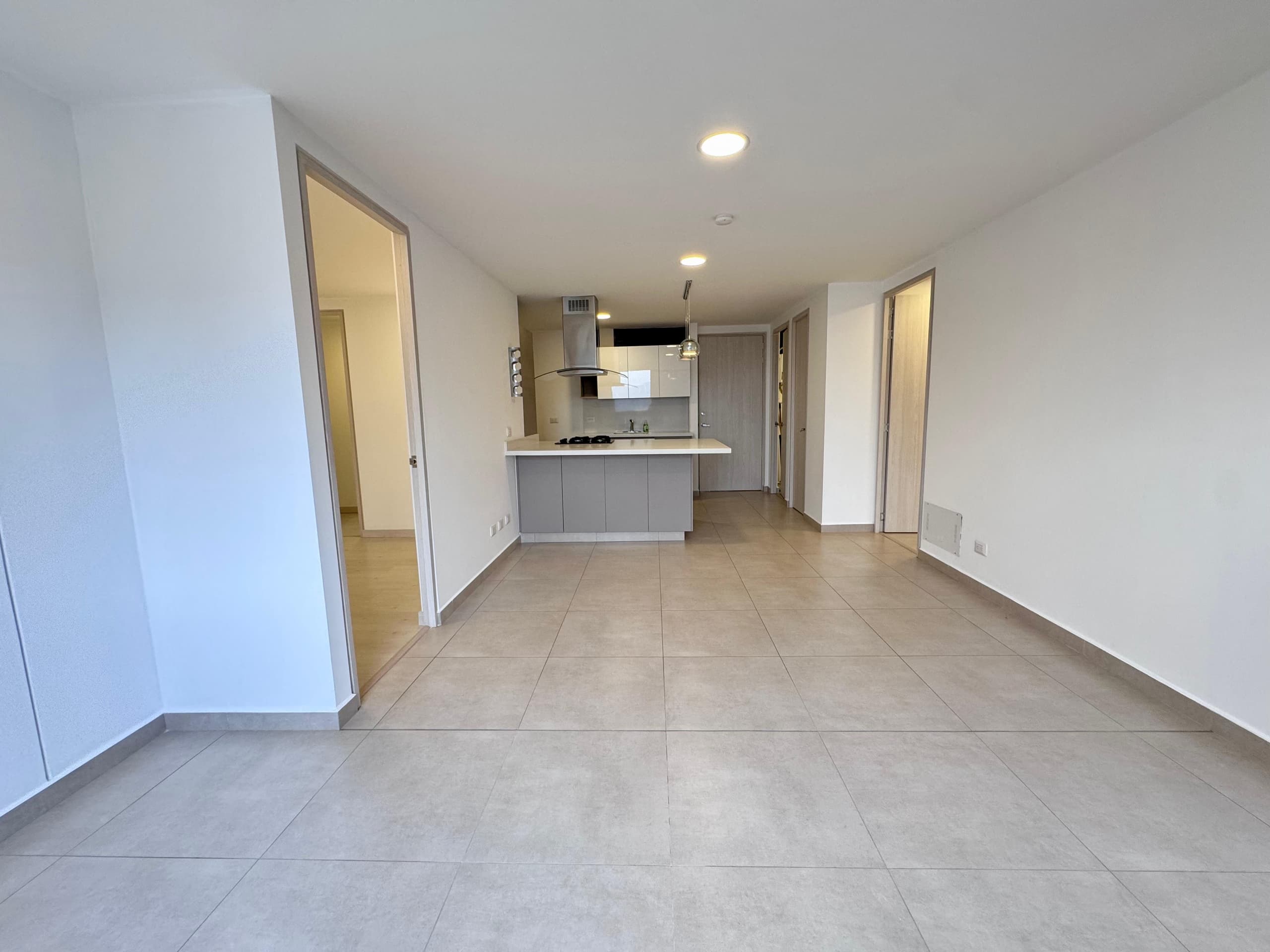 Apartamento en arriendo en Castropol, El Poblado, Medellín — foto 3 de 18