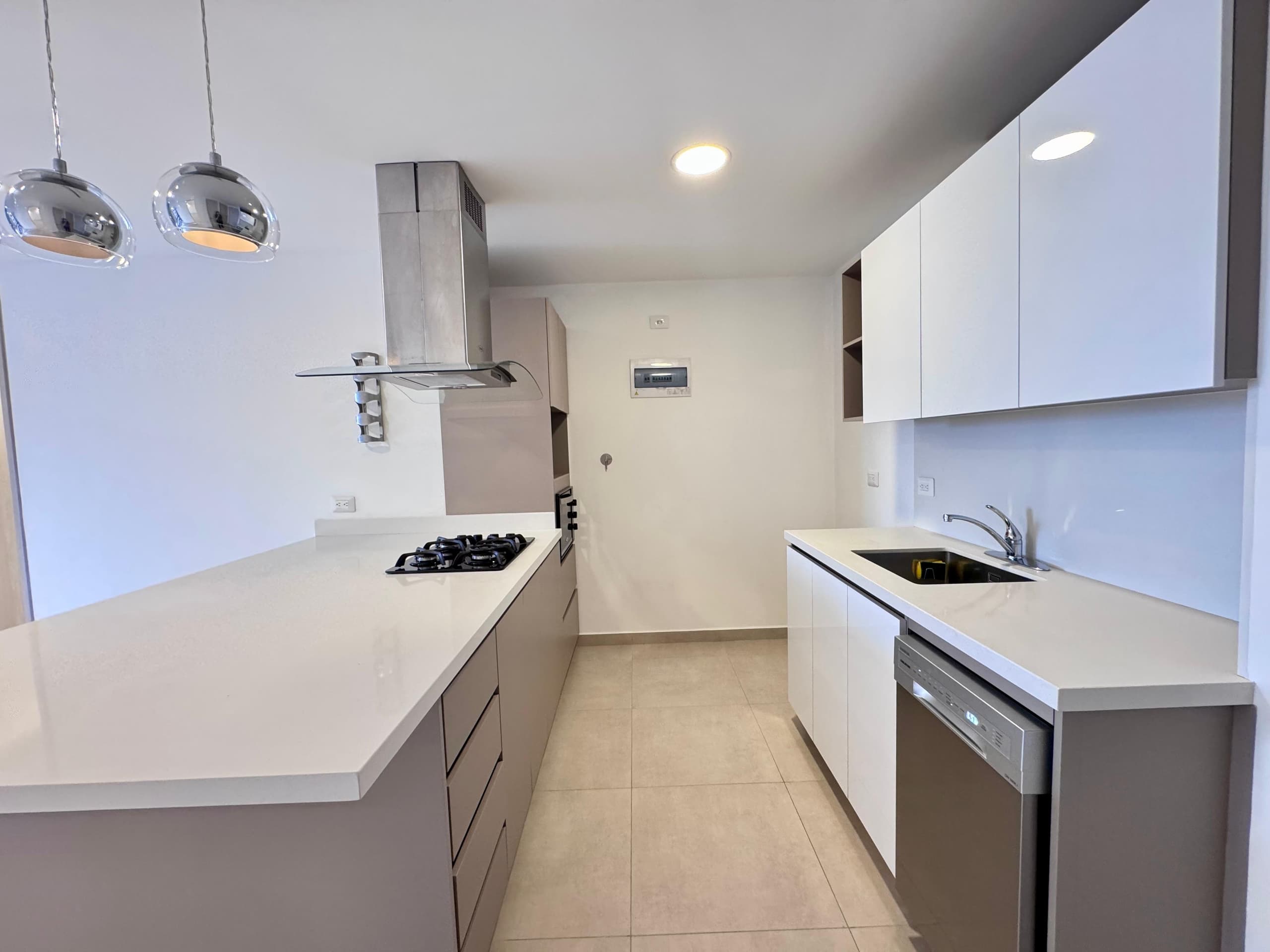 Apartamento en arriendo en Castropol, El Poblado, Medellín — foto 5 de 18