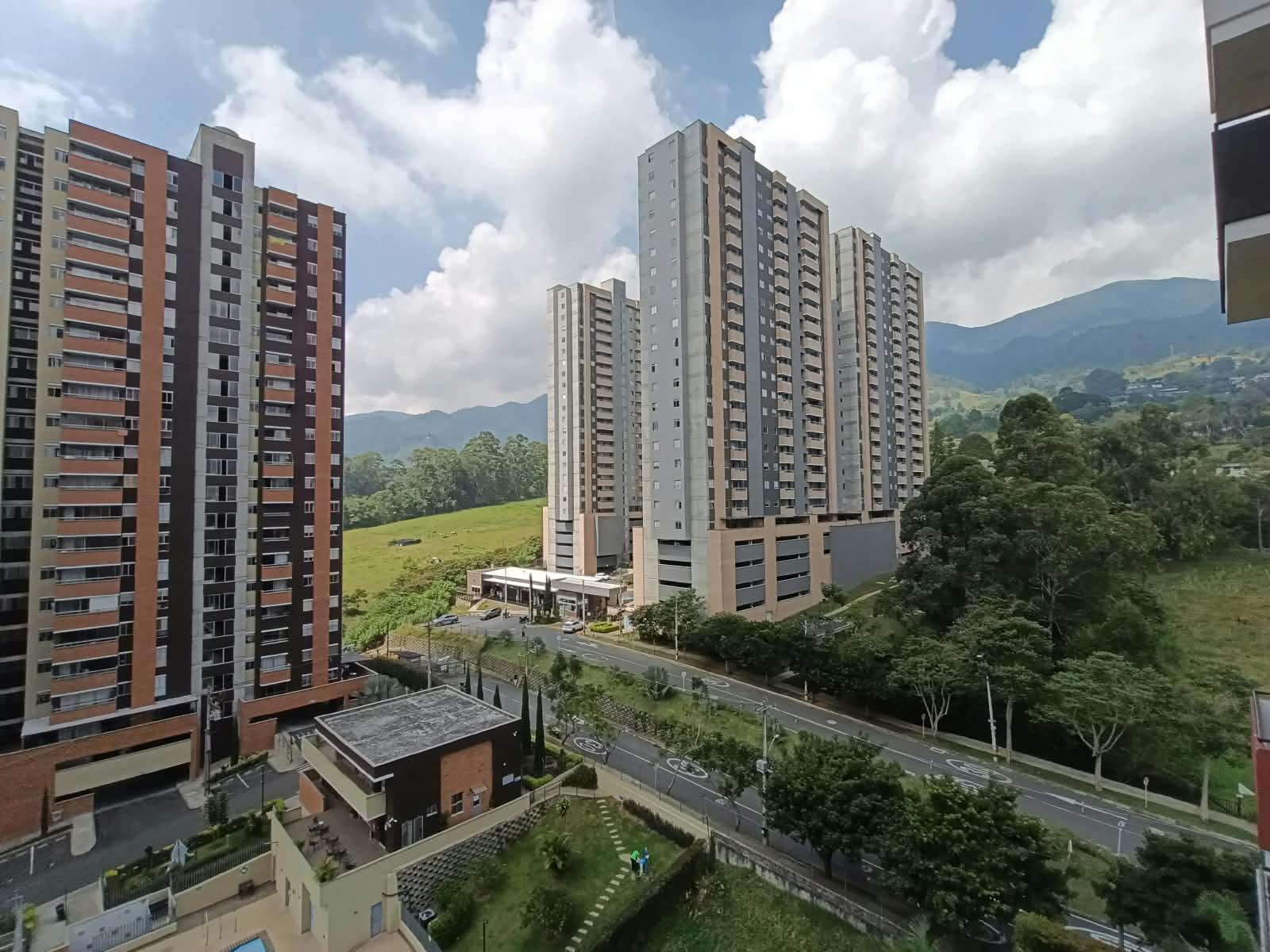 Apartamento en arriendo en La Ferreria, La Estrella — foto 1 de 20