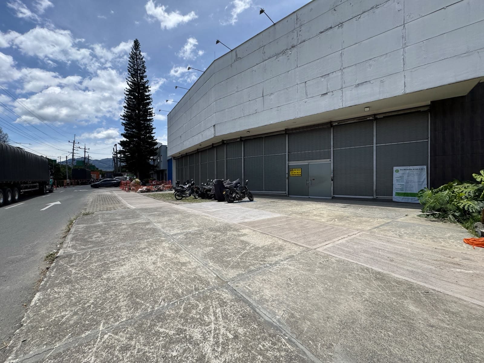 Bodega en arriendo en La Esmeralda, Itagui — foto 1 de 20