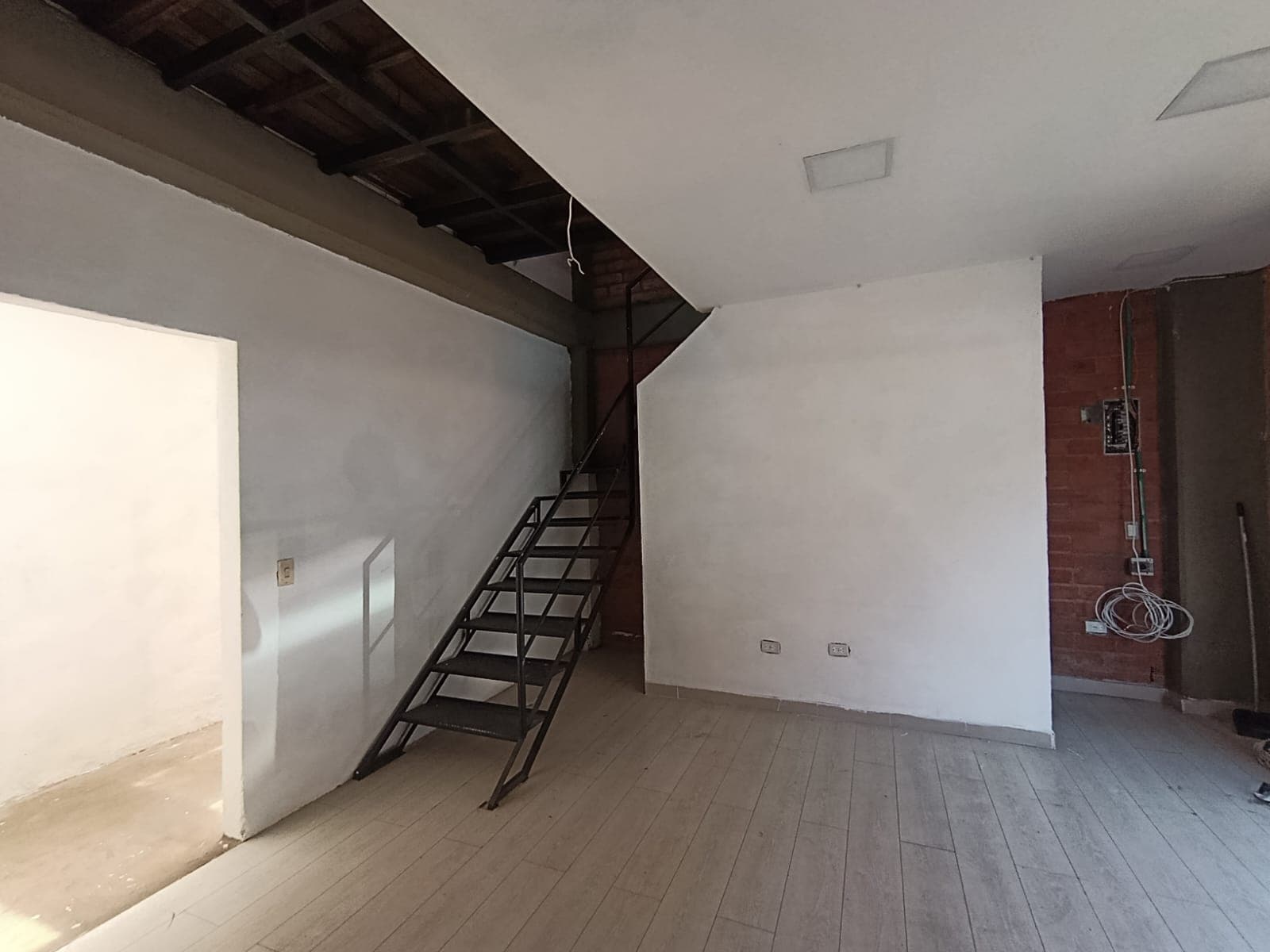 Local en arriendo en El Chagualo, Centro, Medellín — foto 4 de 12