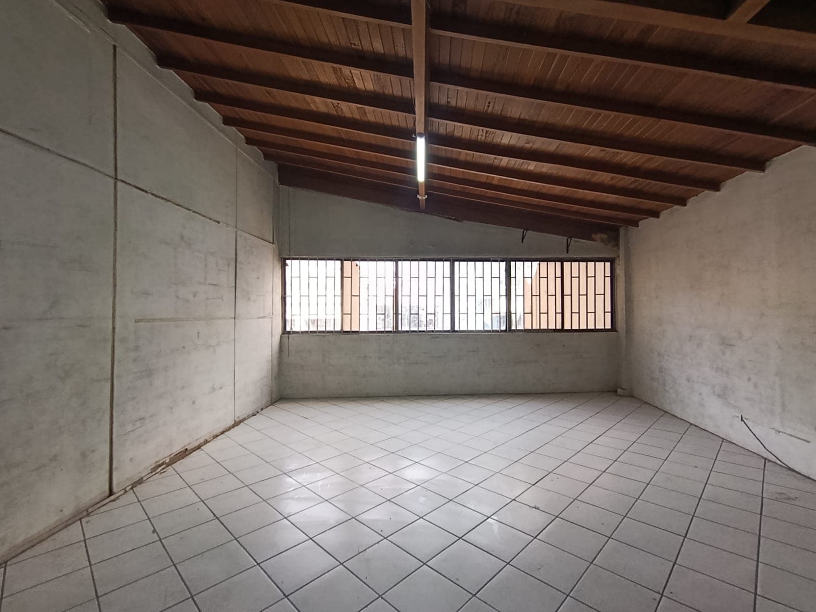 Bodega en arriendo en La Candelaria, Centro, Medellín — foto 2 de 9