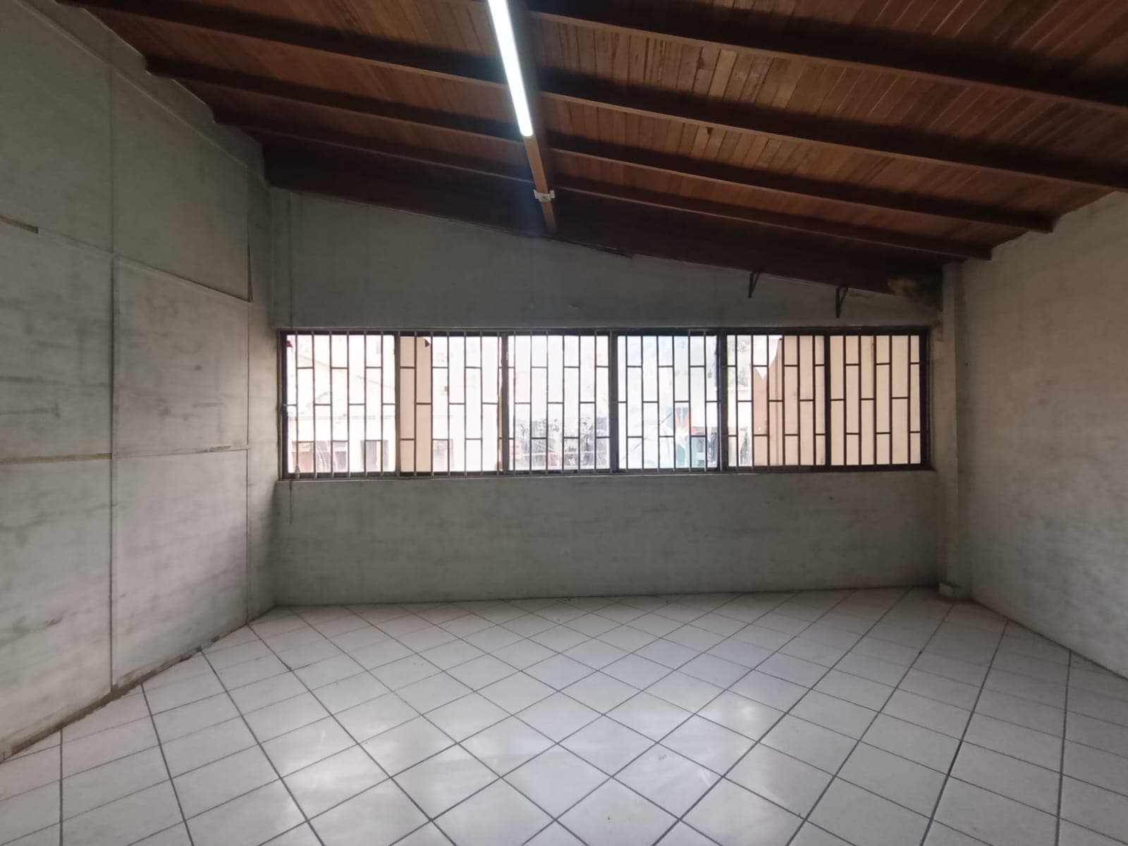 Bodega en arriendo en La Candelaria, Centro, Medellín — foto 3 de 9