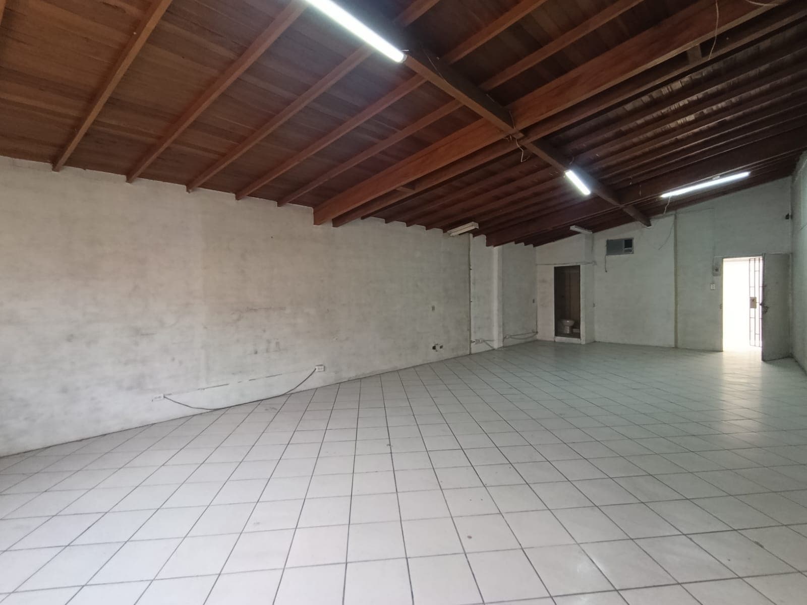 Bodega en arriendo en La Candelaria, Centro, Medellín — foto 4 de 9