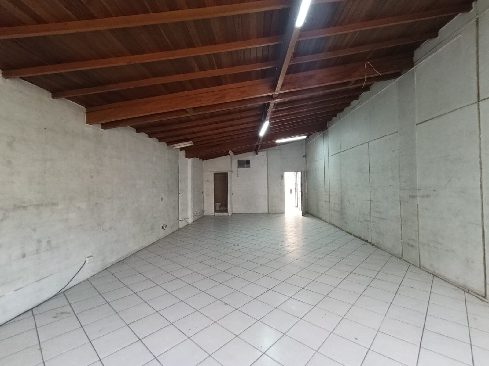 Bodega en arriendo en La Candelaria, Centro, Medellín — foto 5 de 9