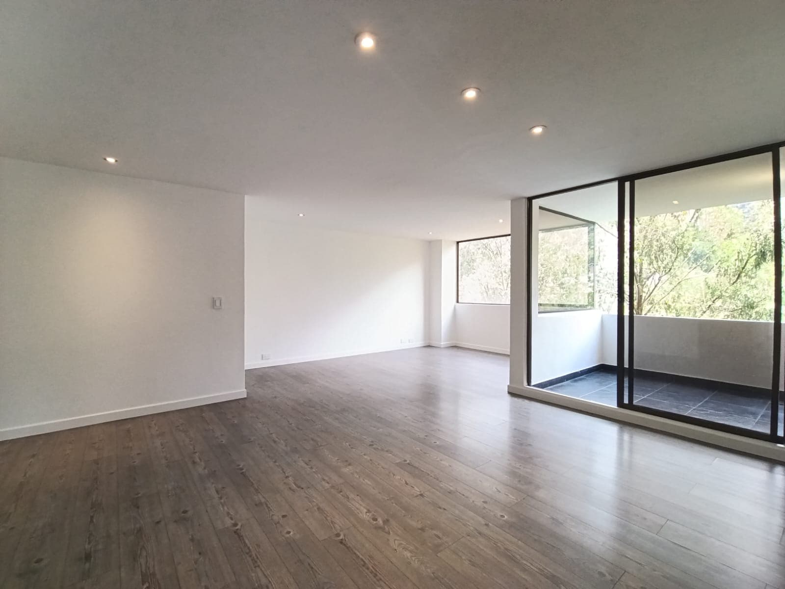Apartamento en arriendo en Los Balsos, El Poblado, Medellín — foto 1 de 18