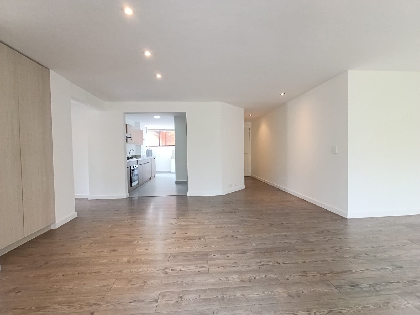Apartamento en arriendo en Los Balsos, El Poblado, Medellín — foto 3 de 18