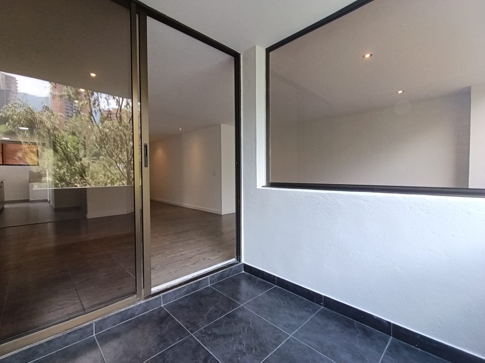 Apartamento en arriendo en Los Balsos, El Poblado, Medellín — foto 5 de 18