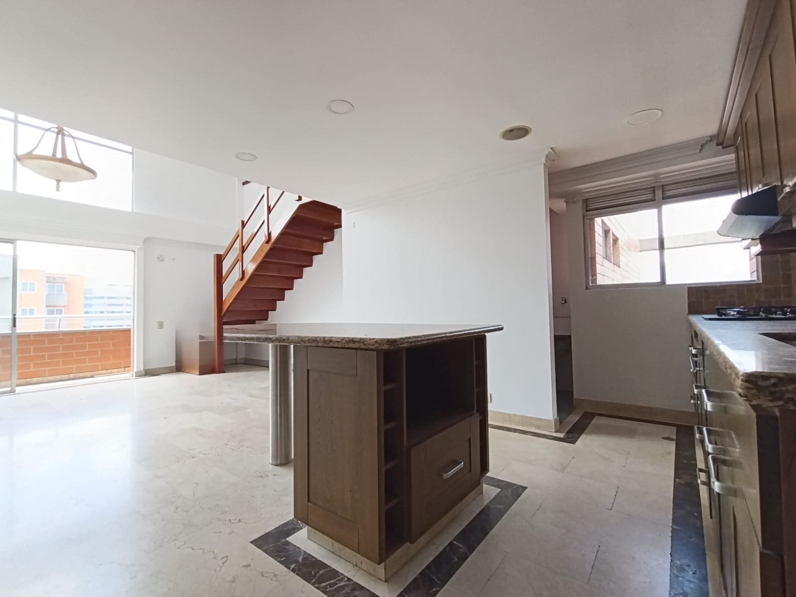 Apartamento en arriendo en Patio Bonito, El Poblado, Medellín — foto 3 de 17