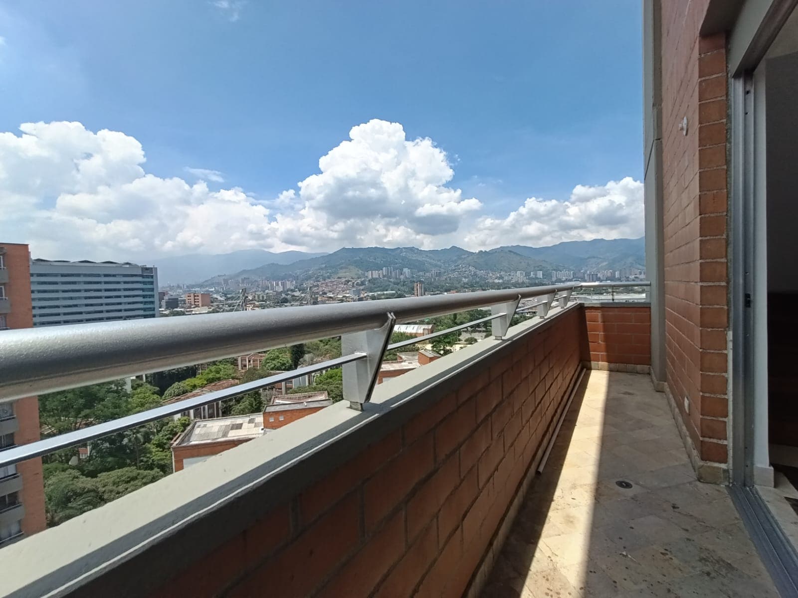 Apartamento en arriendo en Patio Bonito, El Poblado, Medellín — foto 4 de 17