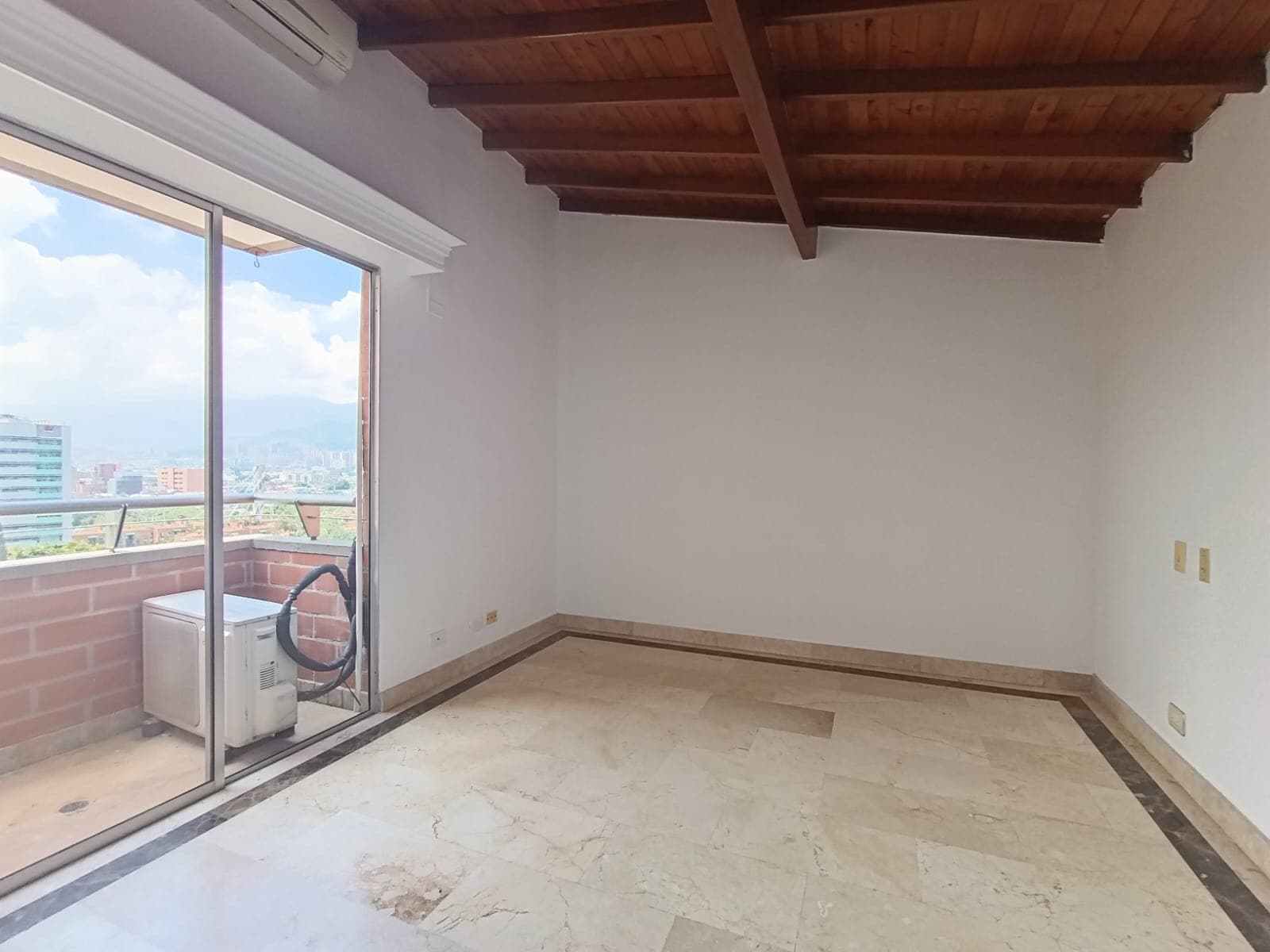 Apartamento en arriendo en Patio Bonito, El Poblado, Medellín — foto 5 de 17