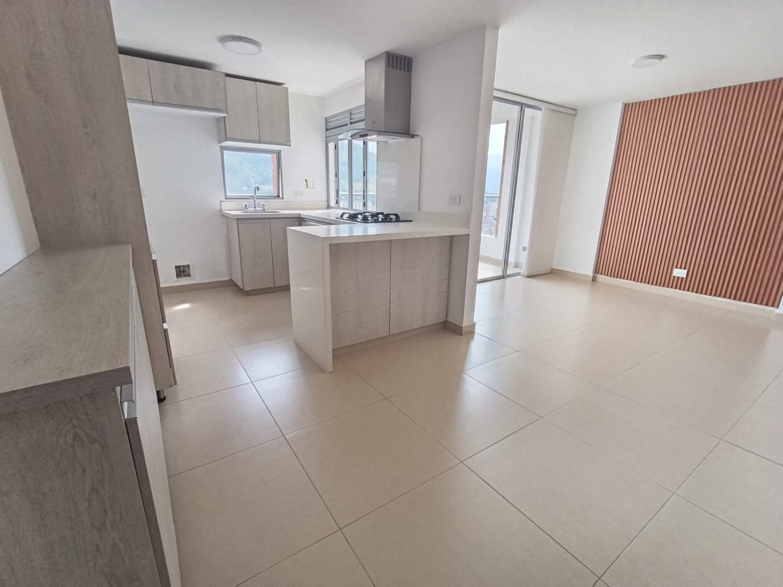 Apartamento en arriendo en Loma de las Brujas, Envigado — foto 1 de 16