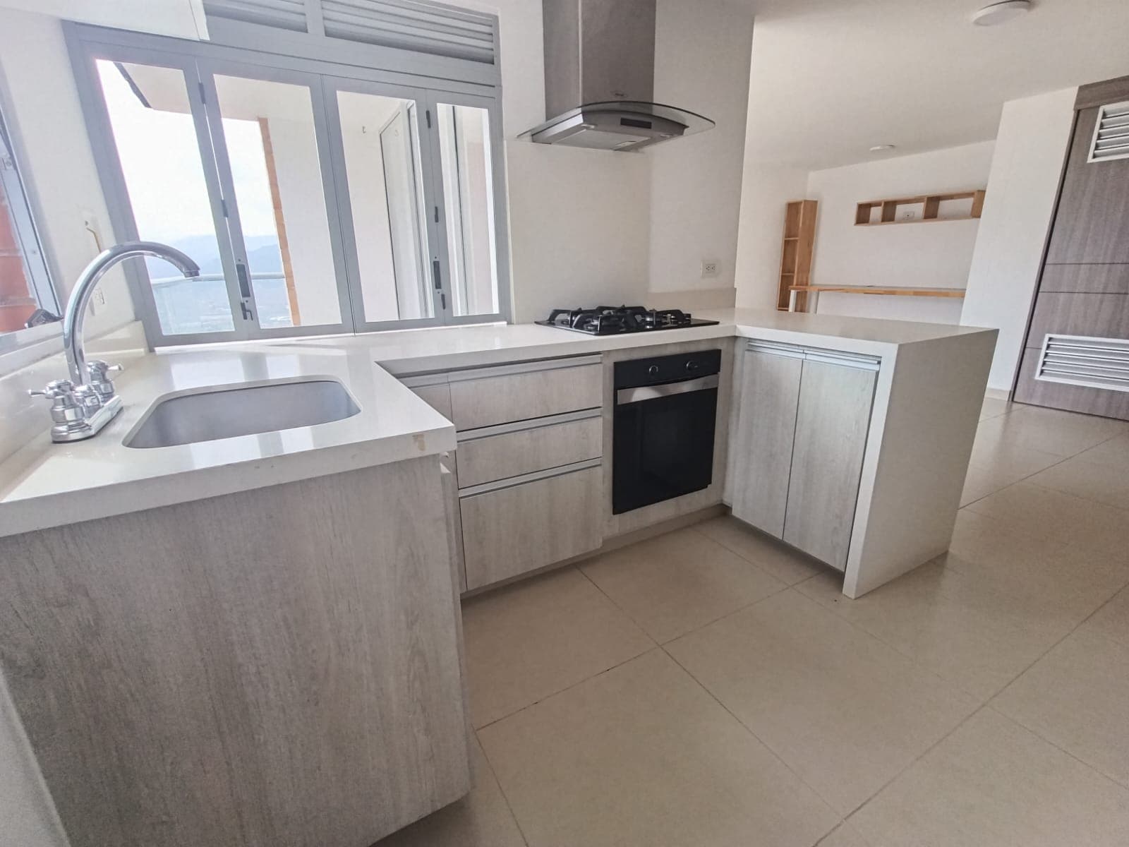 Apartamento en arriendo en Loma de las Brujas, Envigado — foto 3 de 16