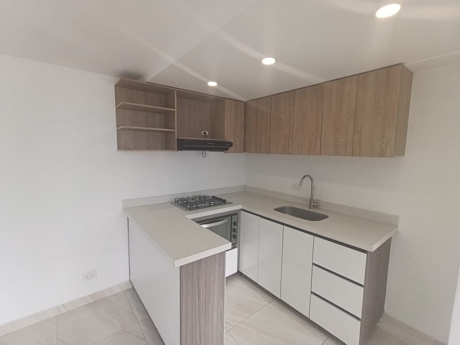 Apartamento en arriendo en Bucaros, Bello — foto 2 de 16