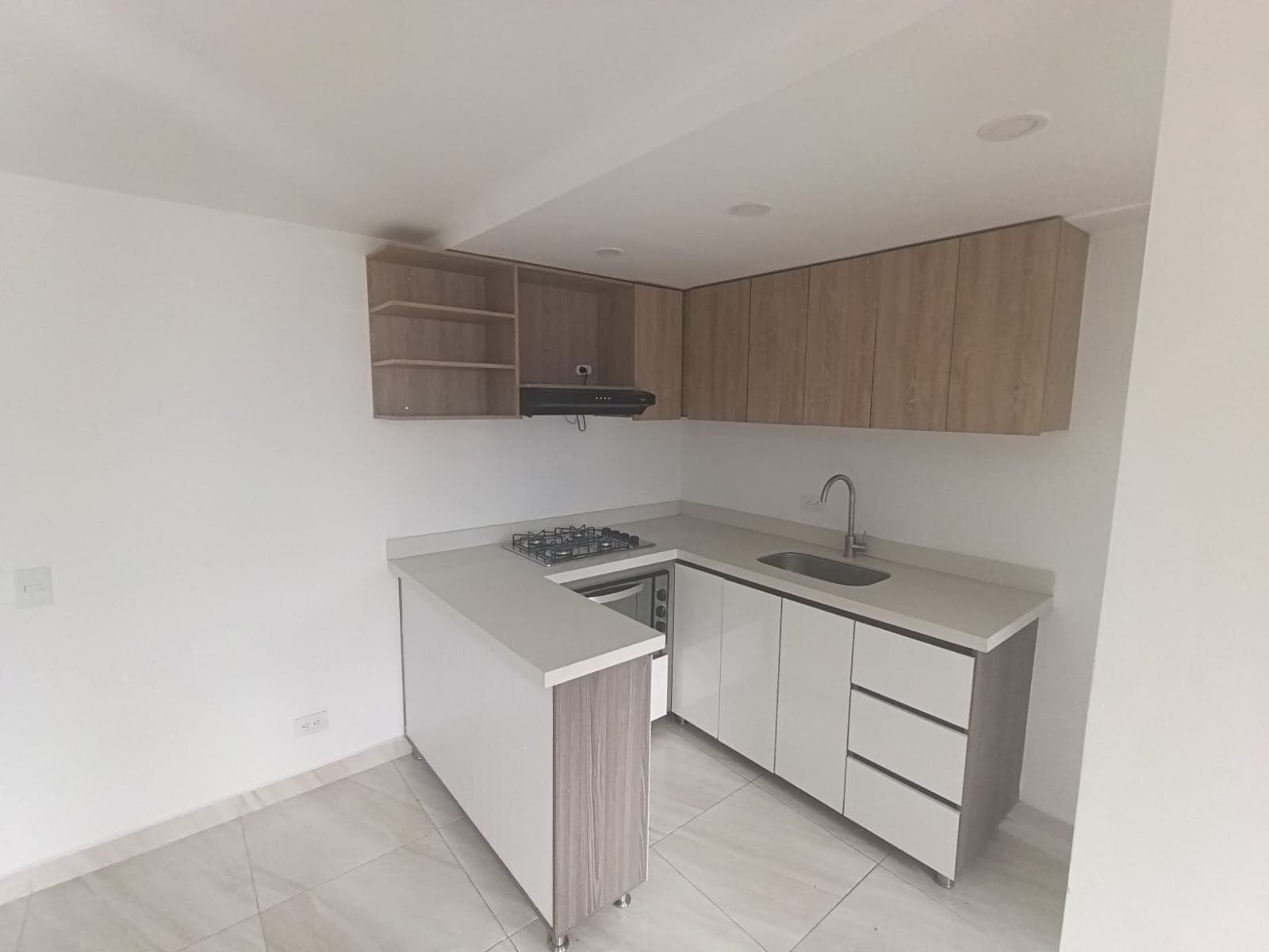 Apartamento en arriendo en Bucaros, Bello — foto 3 de 16