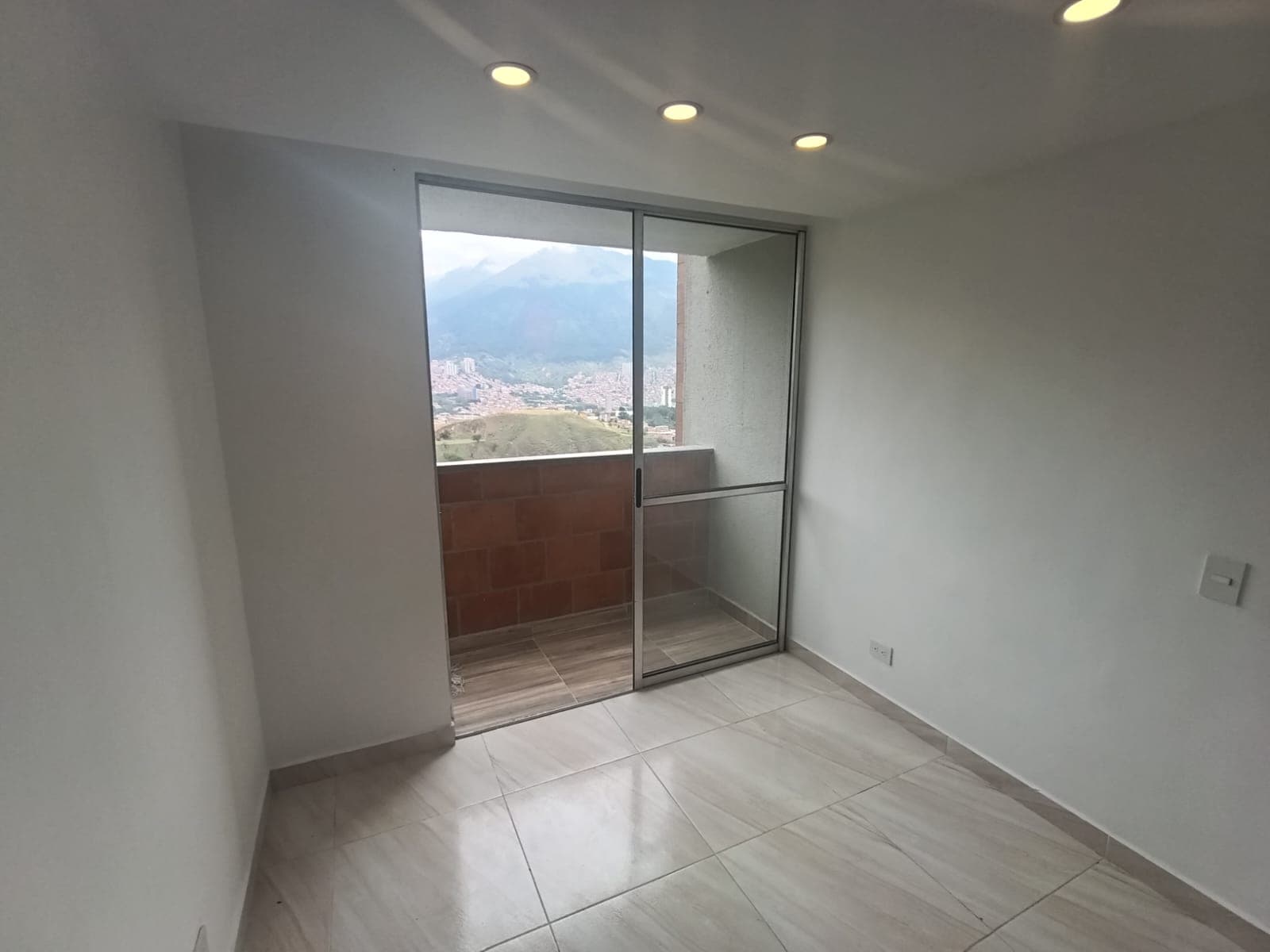 Apartamento en arriendo en Bucaros, Bello — foto 4 de 16
