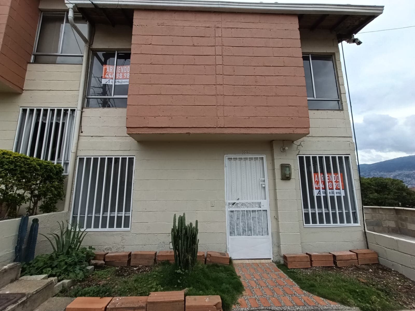 Casa en arriendo en Robledo, Medellín — foto 1 de 20