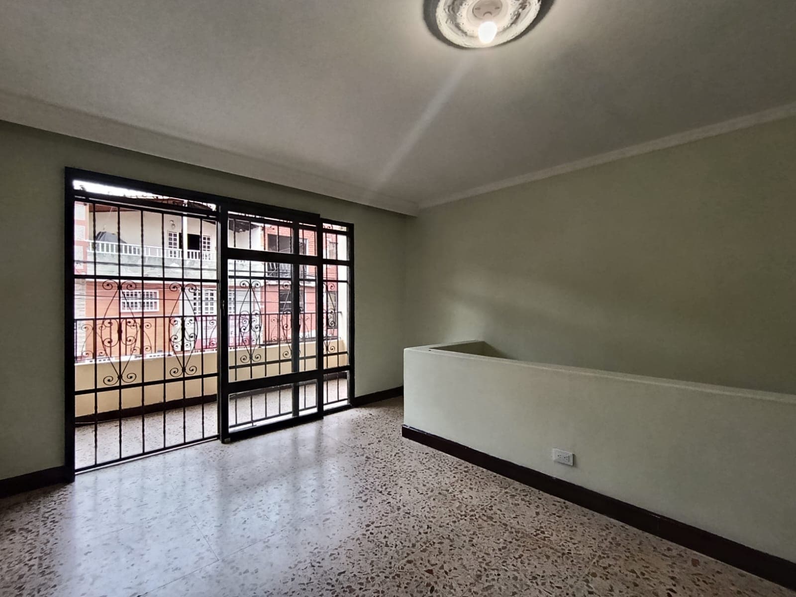 Casa Comercial en arriendo en Santa Fé, Guayabal, Medellín — foto 1 de 20