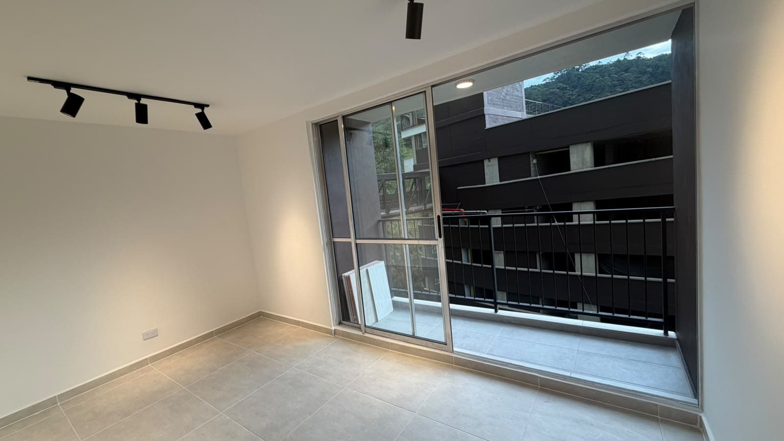 Apartamento en arriendo en Loma San José Sabaneta — foto 2 de 11