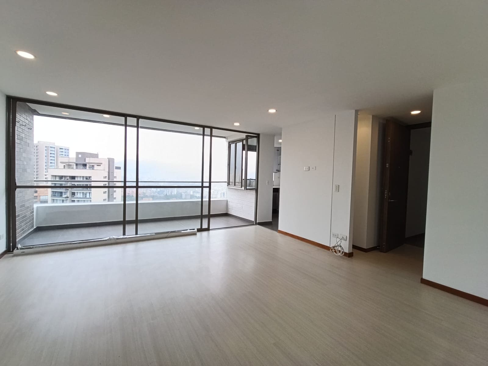 Apartamento en arriendo en Los Balsos, El Poblado, Medellín — foto 1 de 20