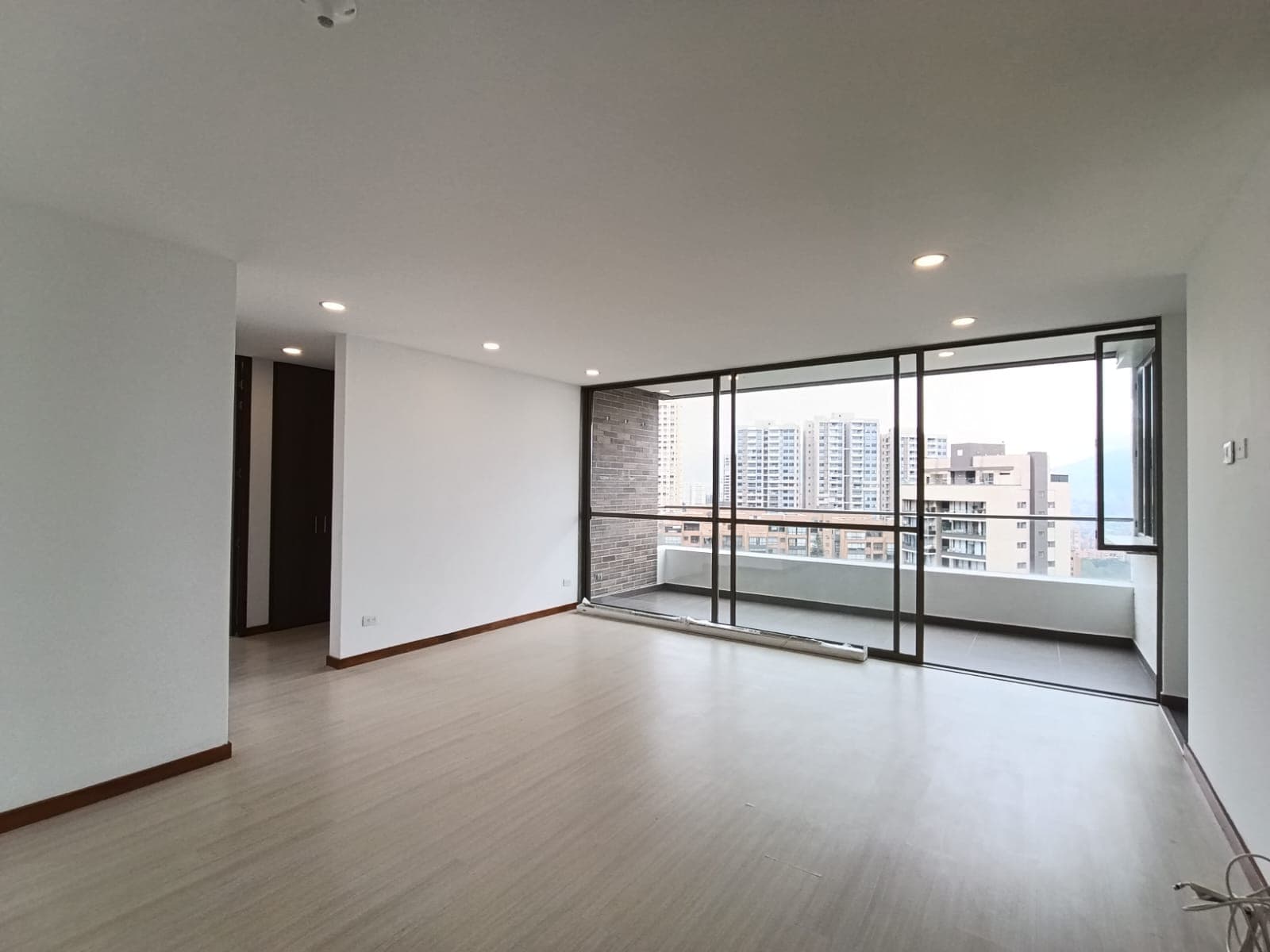 Apartamento en arriendo en Los Balsos, El Poblado, Medellín — foto 2 de 20