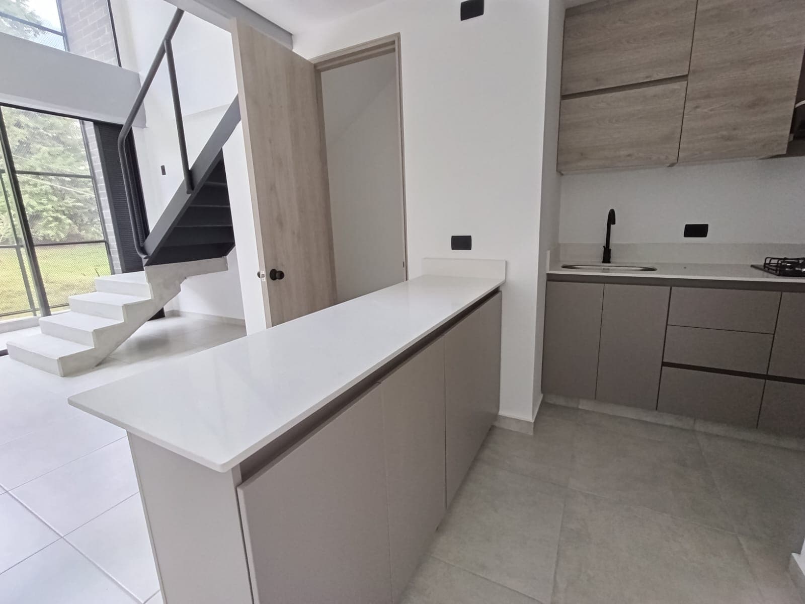 Apartaestudio en arriendo en Loma del Escobero Envigado — foto 1 de 16