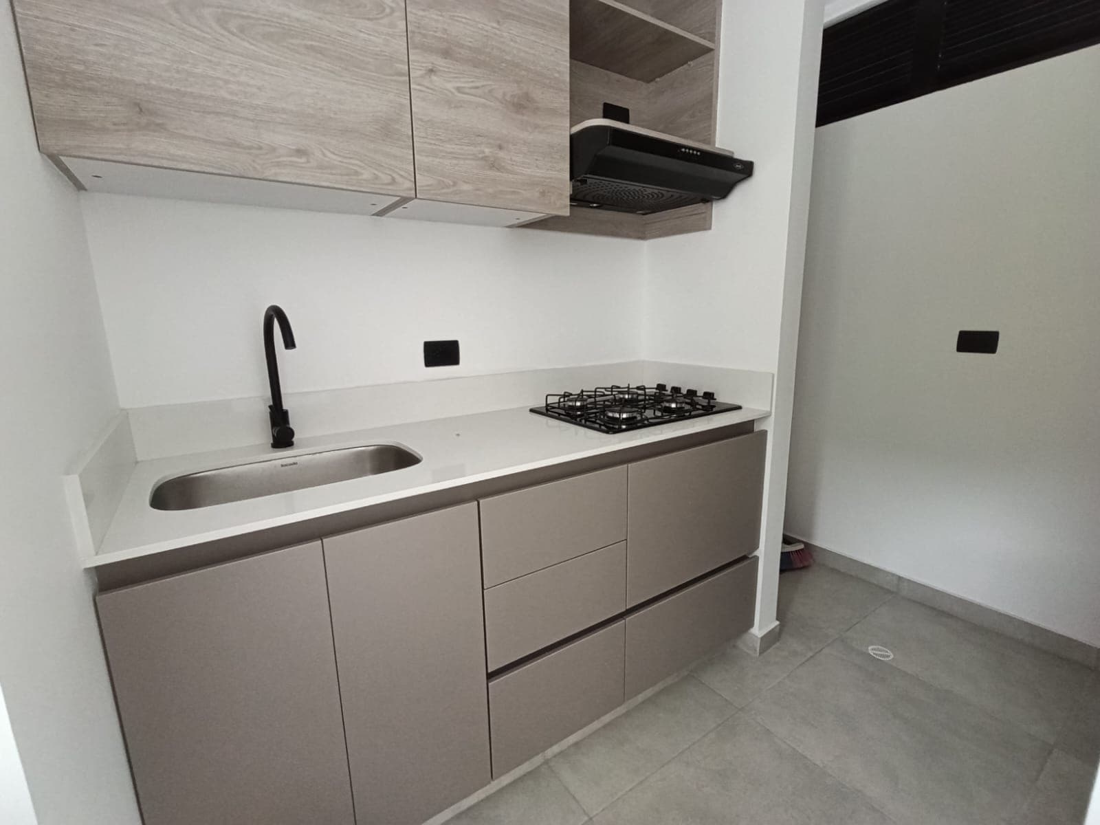 Apartaestudio en arriendo en Loma del Escobero Envigado — foto 2 de 16
