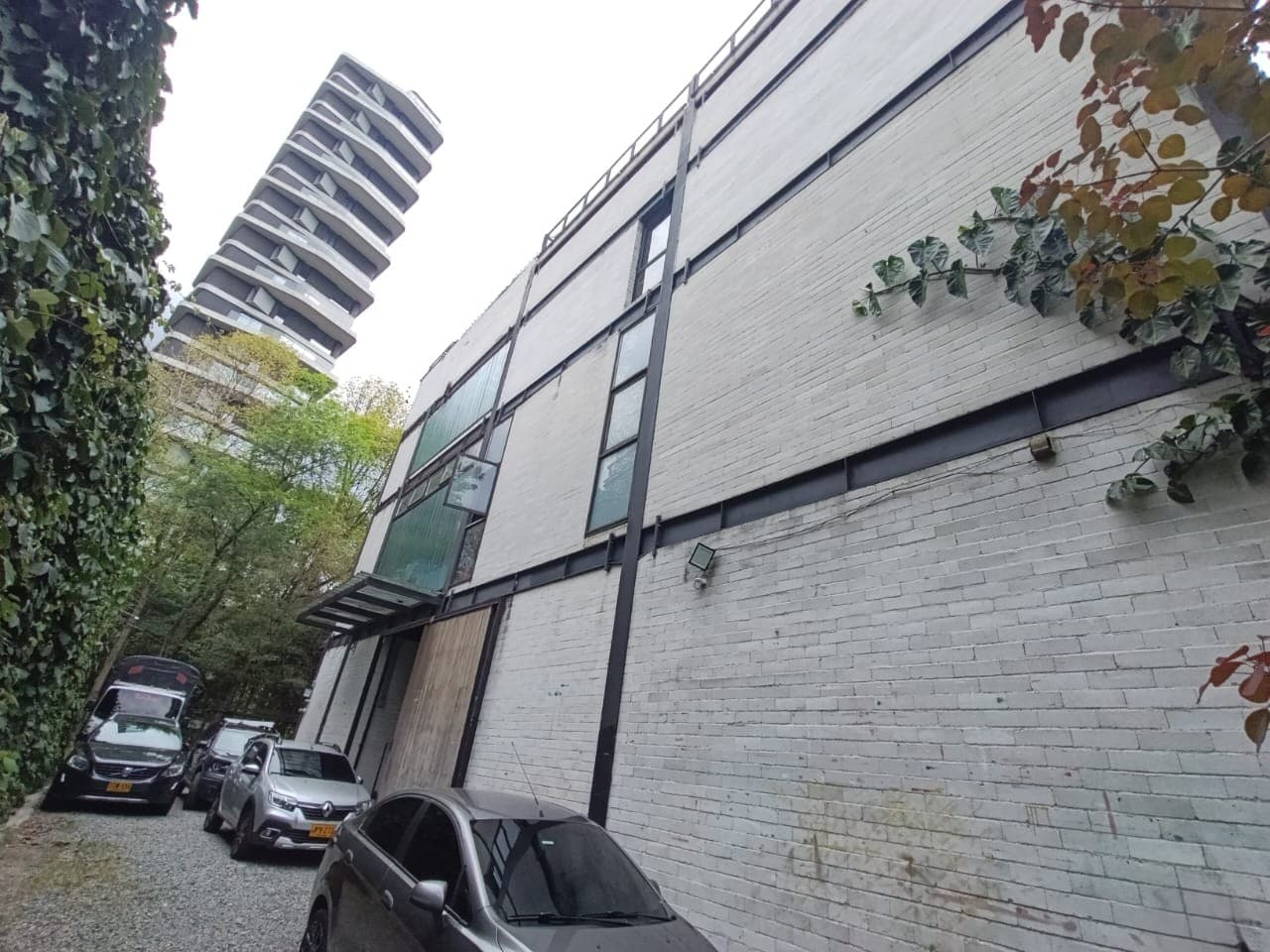 Bodega en arriendo en Las Lomas, El Poblado, Medellín — foto 2 de 20