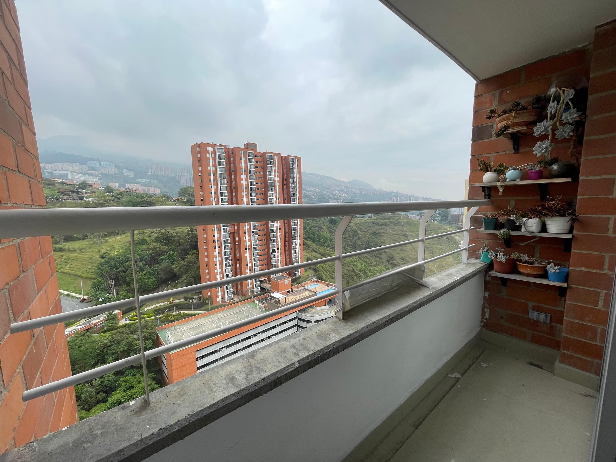 Apartamento en arriendo en Calasanz Parte Alta, La America, Medellín — foto 4 de 17