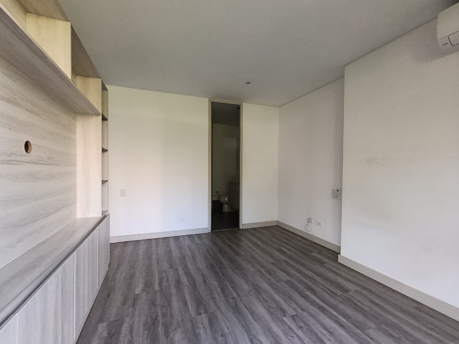 Apartaestudio en arriendo en Los Balsos, El Poblado, Medellín — foto 2 de 13