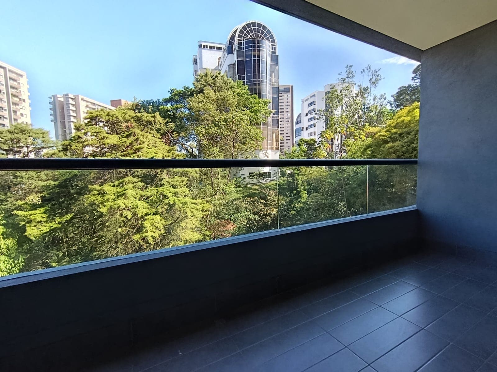 Apartaestudio en arriendo en Los Balsos, El Poblado, Medellín — foto 5 de 13