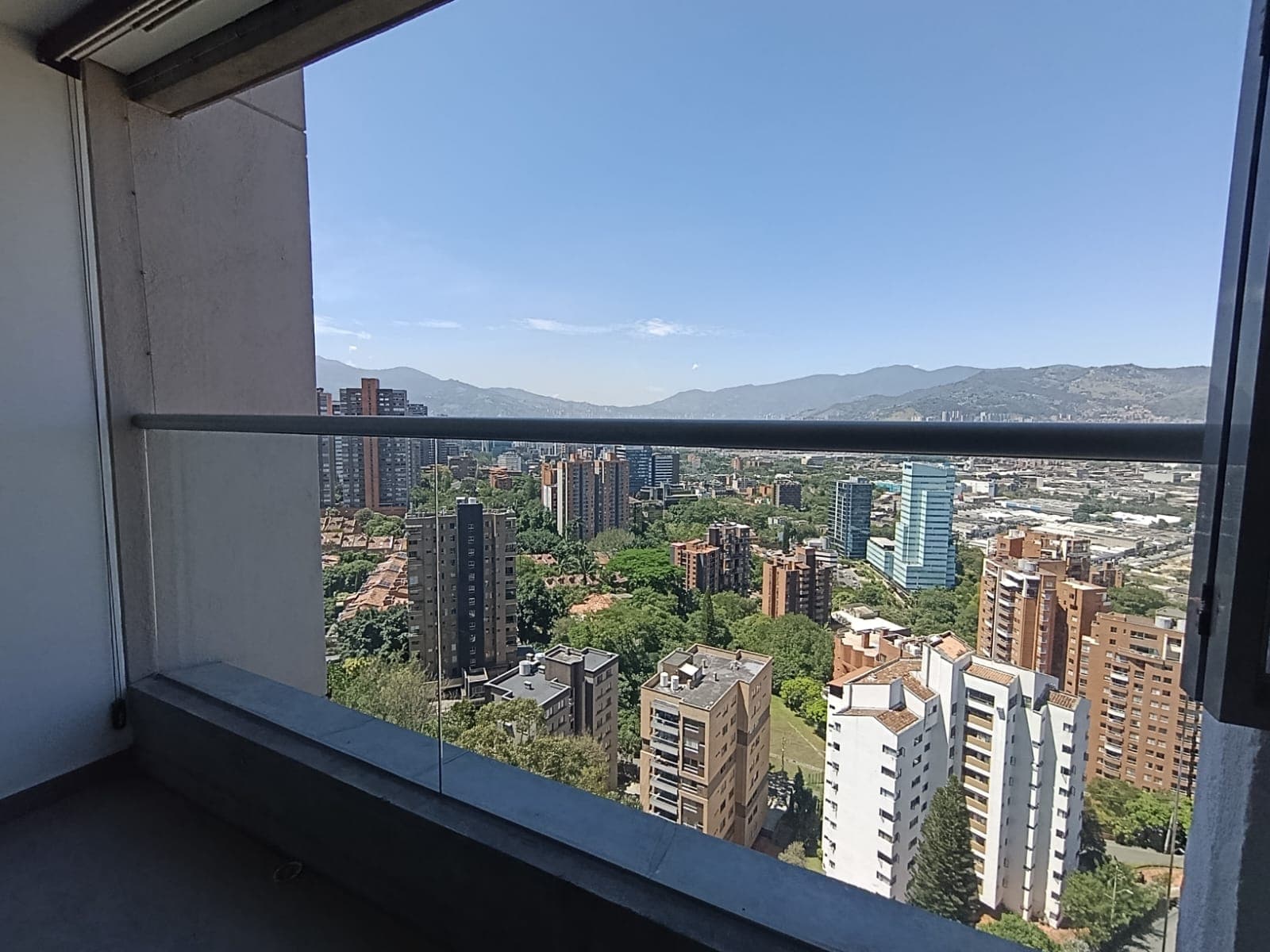 Apartamento en arriendo en Castropol, El Poblado, Medellín — foto 1 de 14