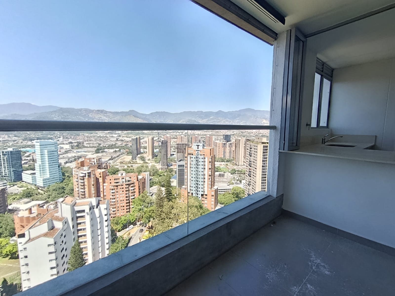Apartamento en arriendo en Castropol, El Poblado, Medellín — foto 4 de 14