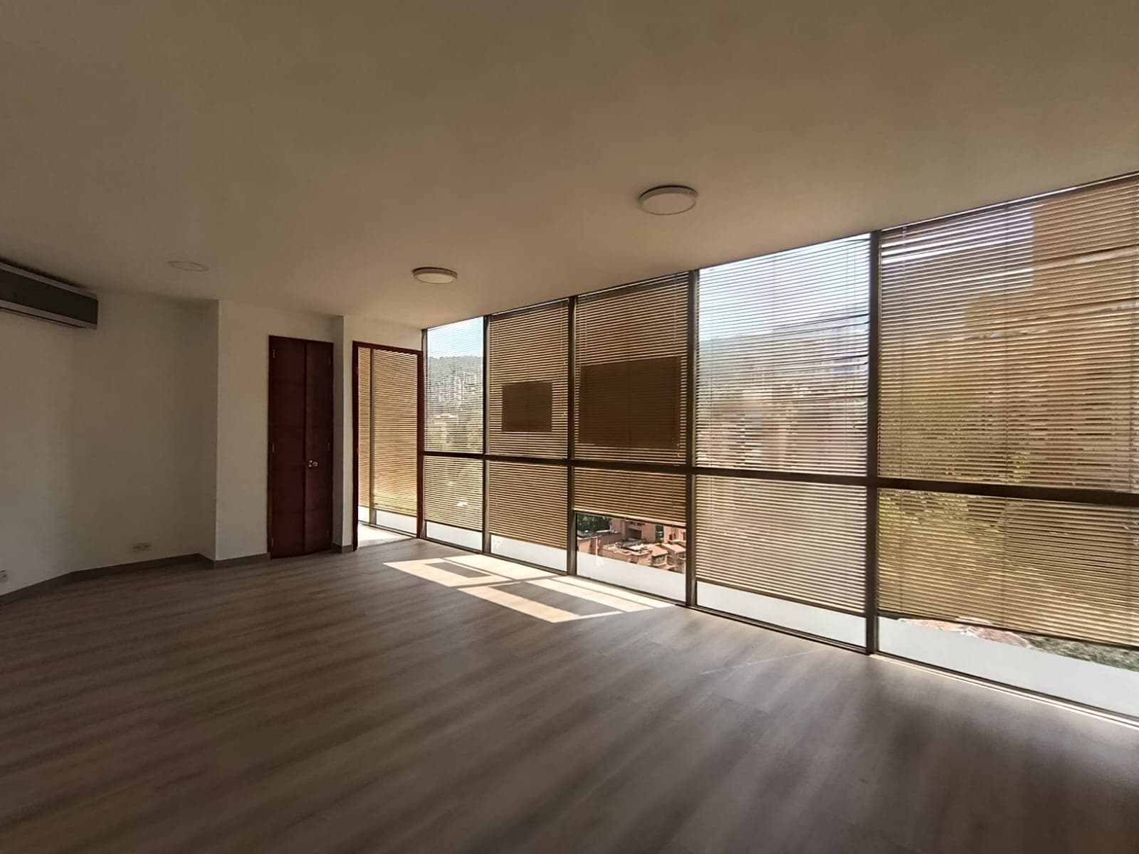 Oficina en arriendo en Las Lomas, El Poblado, Medellín — foto 1 de 13