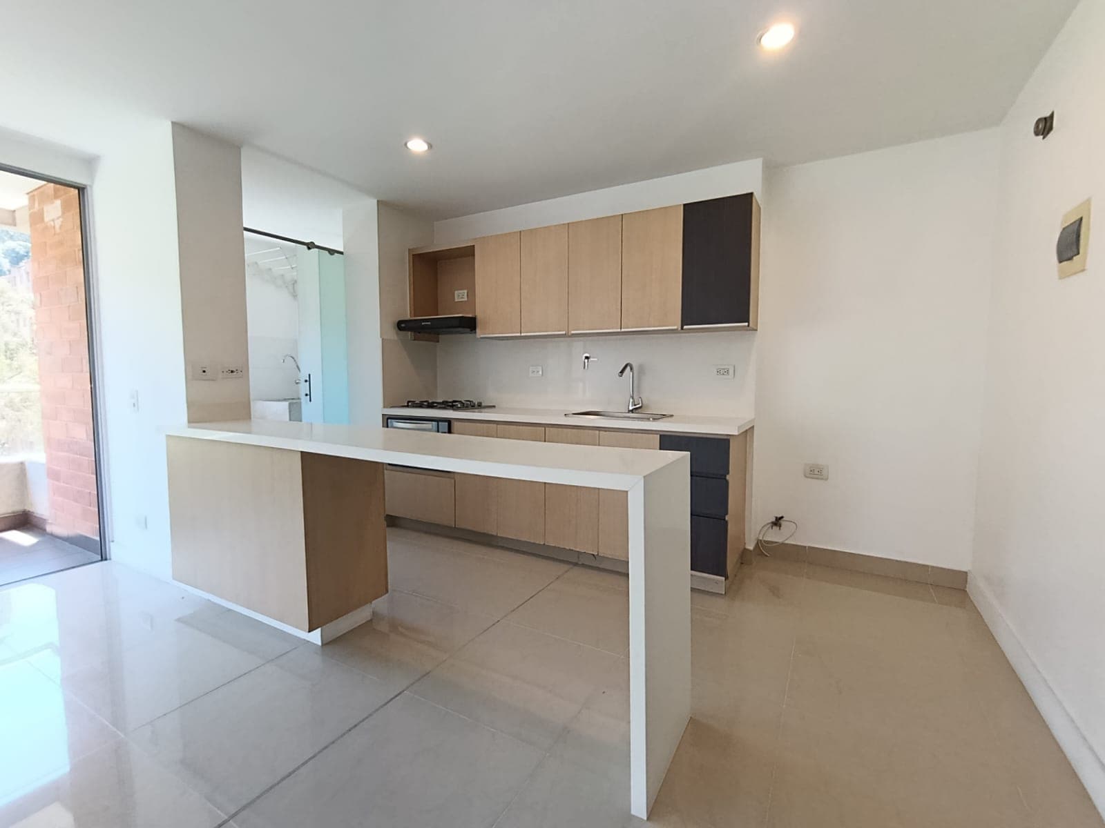 Apartamento en arriendo en Castropol, El Poblado, Medellín — foto 1 de 19