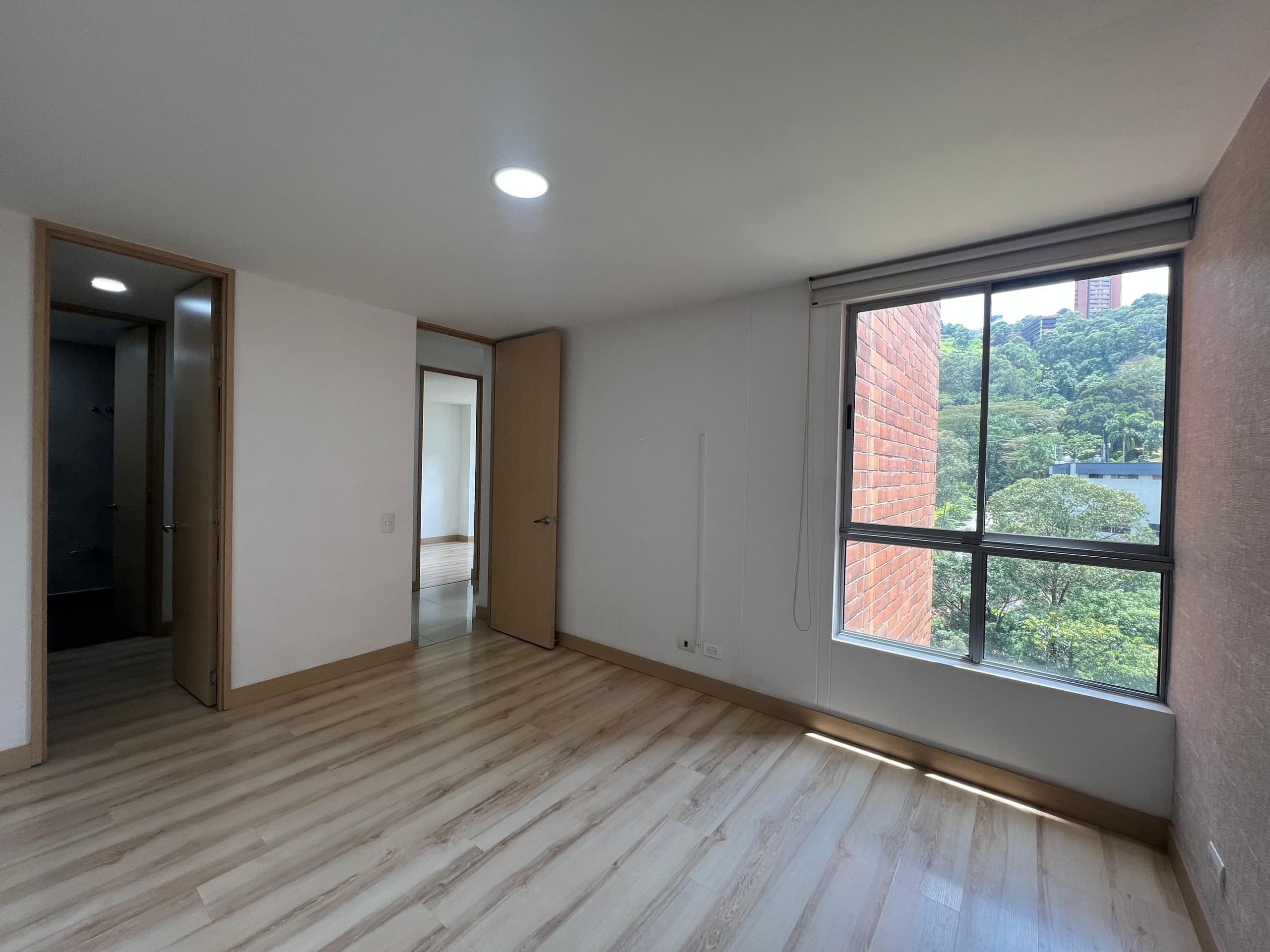 Apartamento en arriendo en Castropol, El Poblado, Medellín — foto 4 de 16