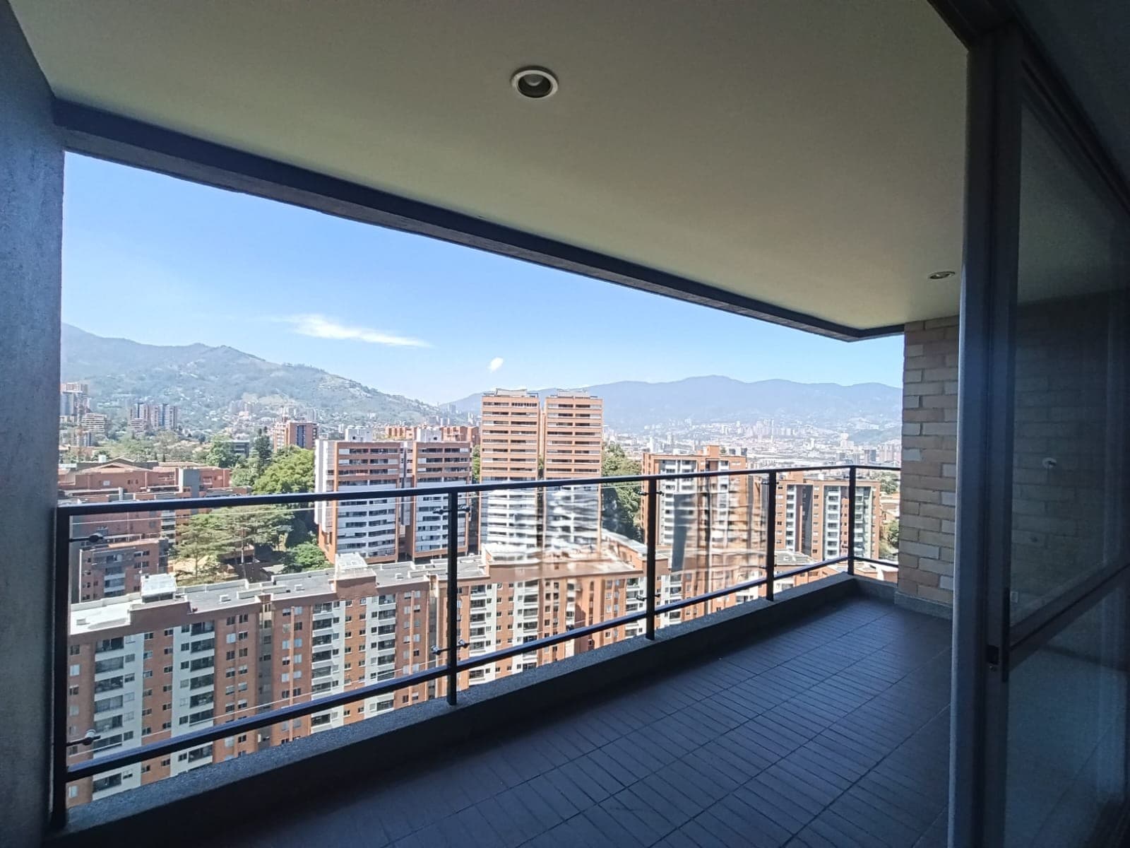 Apartamento en arriendo en Loma del Esmeraldal, Envigado — foto 3 de 20