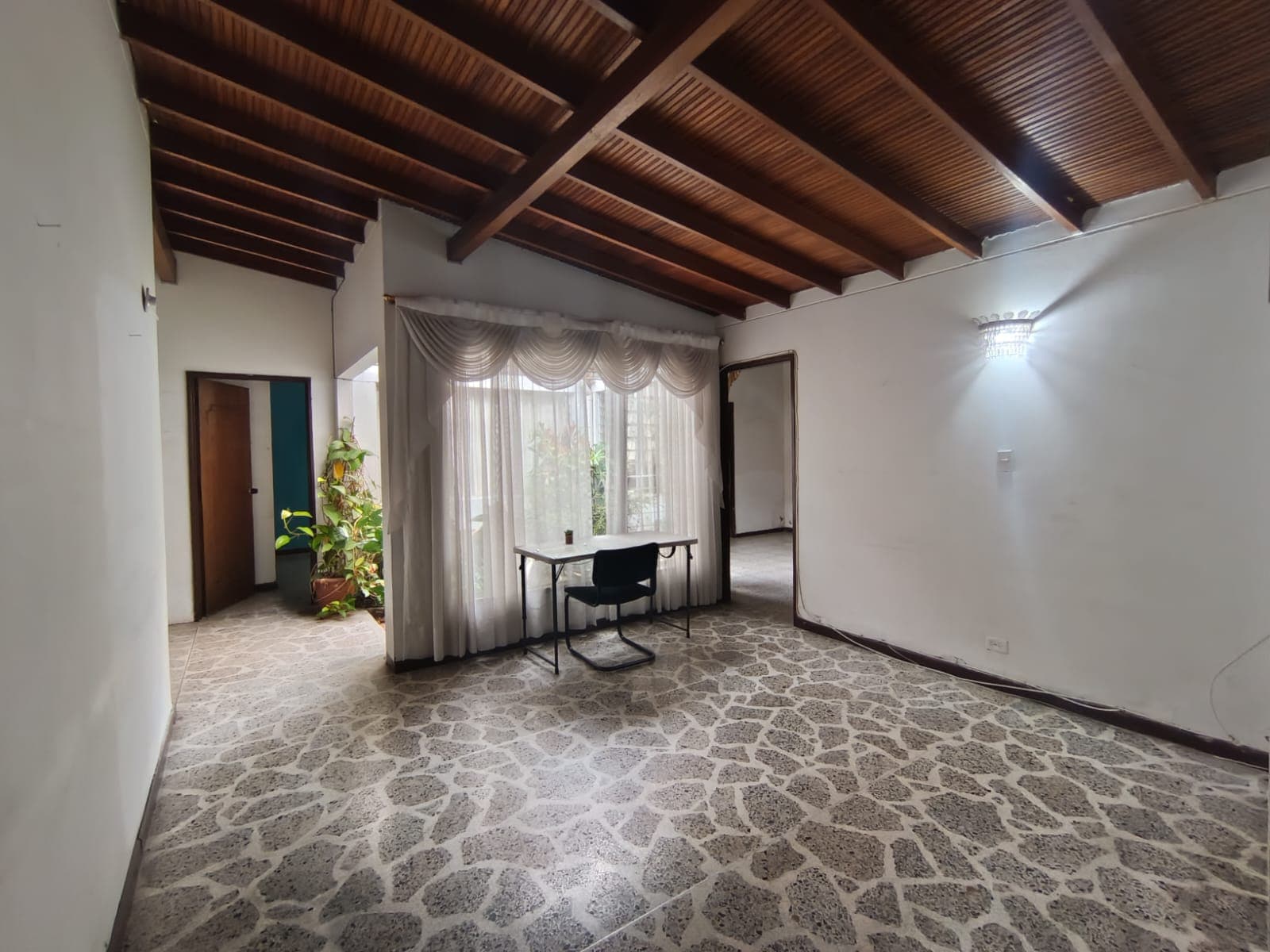Casa Comercial en arriendo en El Nogal Los Almendros, Belen, Medellín — foto 4 de 18