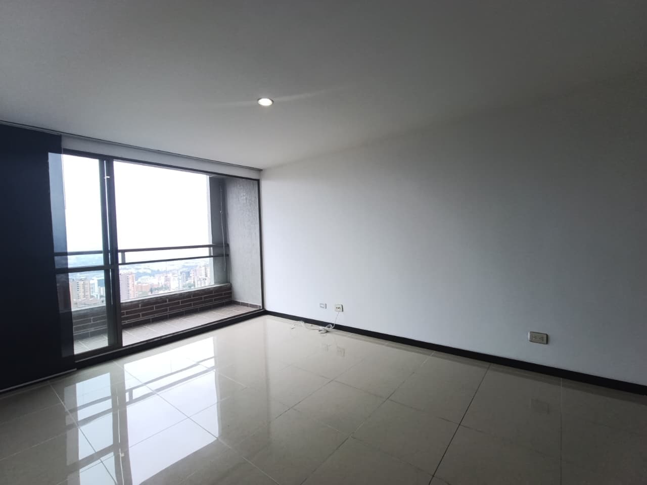 Apartamento en arriendo en Los Balsos, El Poblado, Medellín — foto 2 de 20