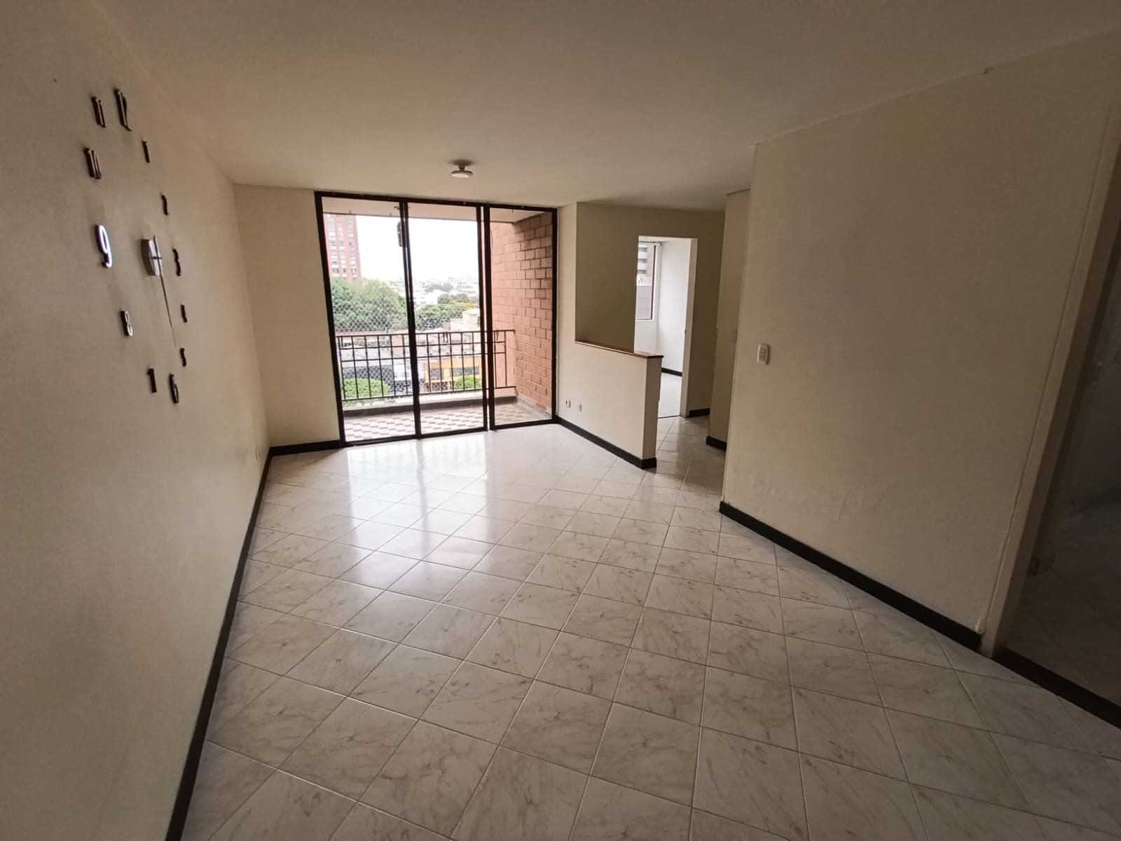 Apartamento en arriendo en Carlos e. Restrepo, Laureles, Medellín — foto 1 de 15