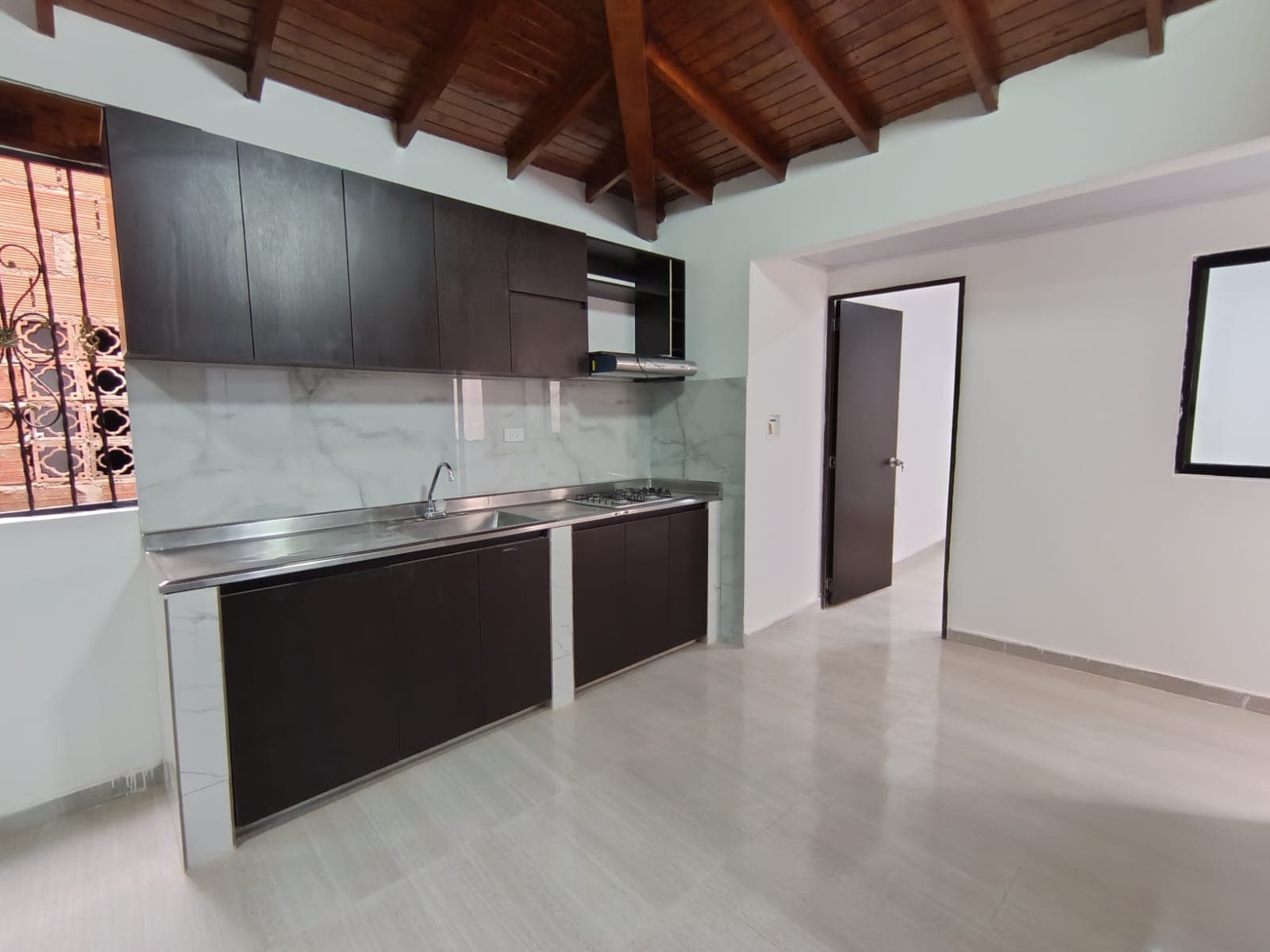 Apartamento en arriendo en La Castellana, Laureles, Medellín — foto 1 de 11