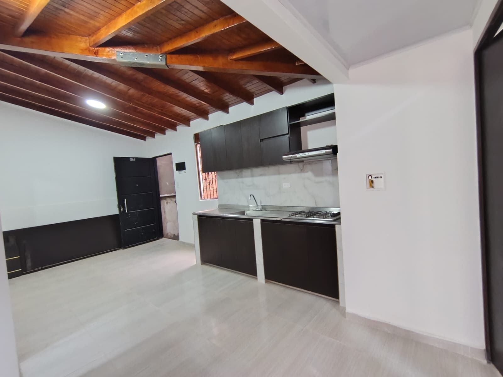Apartamento en arriendo en La Castellana, Laureles, Medellín — foto 2 de 11