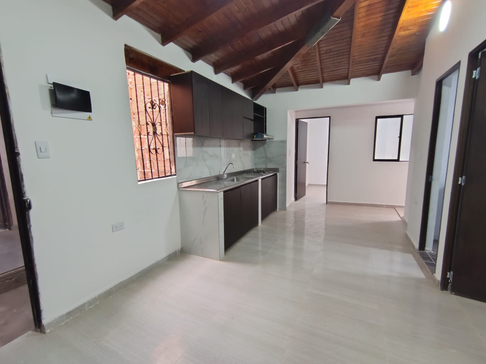 Apartamento en arriendo en La Castellana, Laureles, Medellín — foto 3 de 11